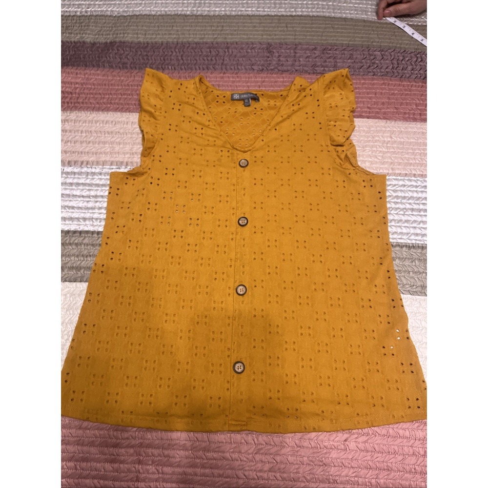 Daisy Fuentes Marigold Yellow Sleeveless Eyelet Top Womens XL Button Up V-Neck